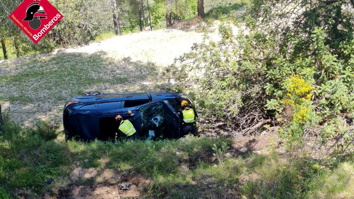 El vehículo accidentado ha sufrido varias vueltas de campana.