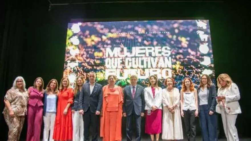 El Ministro de Agricultura, Luis Planas, felicita a Asturias por un Pacto Rural "de tremendo interés" y advierte del riesgo de aumentar el alejamiento "entre conservación y rentabilidad económica y rentabilidad social"
