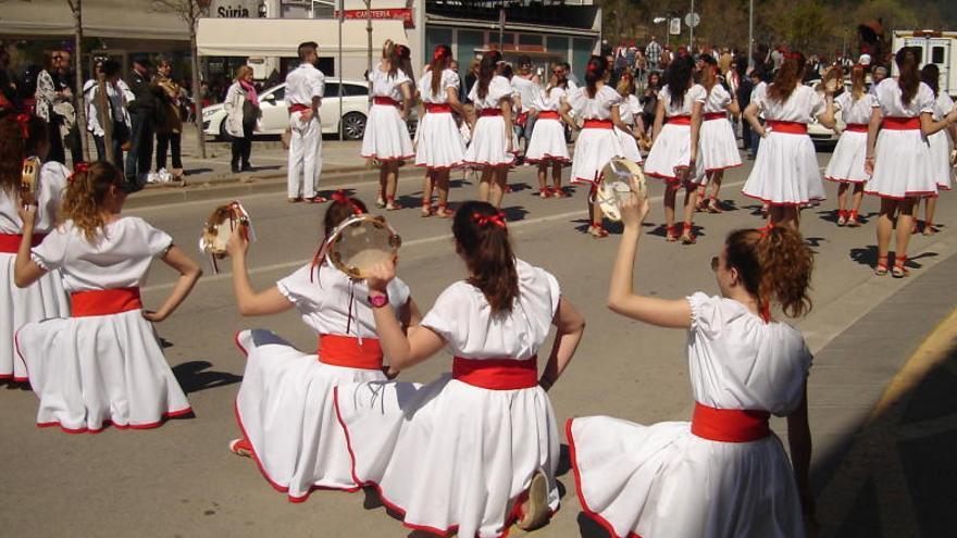 Les caramelles omplen de vida els carrers de Súria