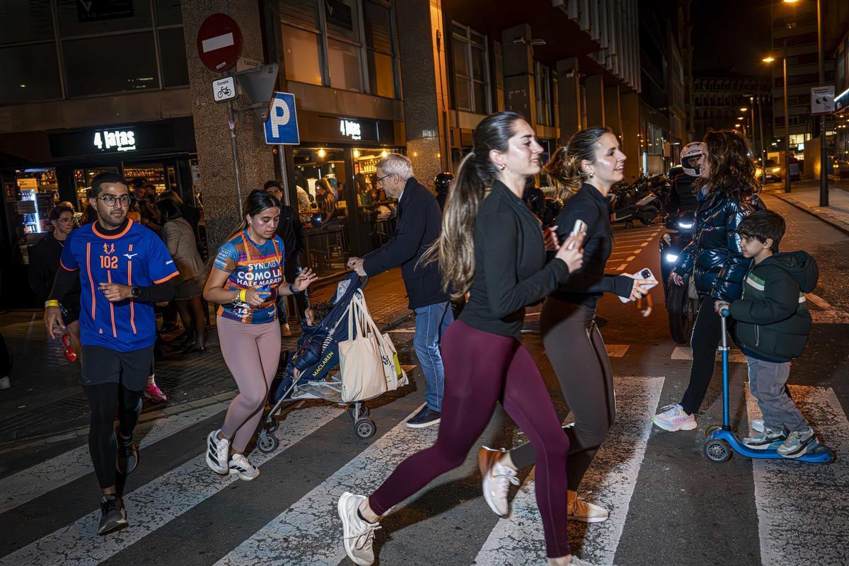 Así es la noche más runner de Barcelona: 900 corredores de marcha (literal) en la discoteca Sutton