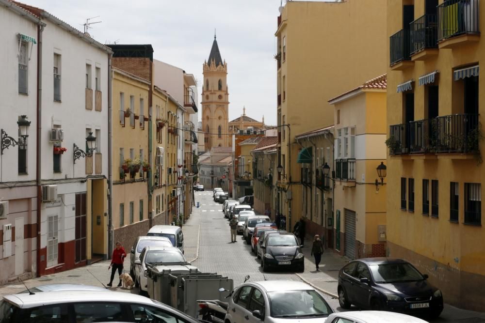 El barrio de La Trinidad, vacío en la mañana del Sábado de Pasión por la suspensión del traslado de Jesús Cautivo y la Virgen de la Trinidad.