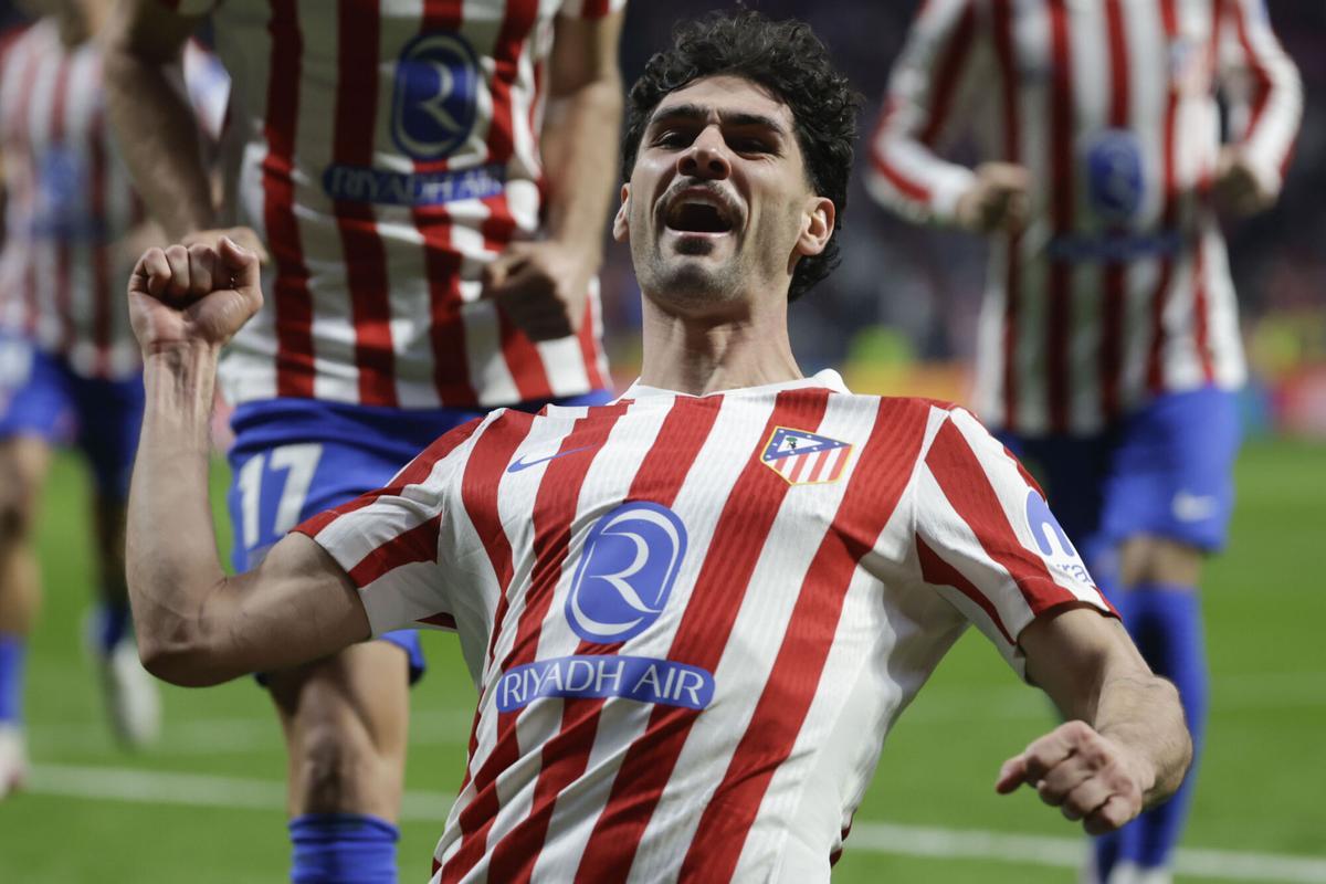 El centrocampista del Atlético de Madrid Johnny Cardoso celebra su gol