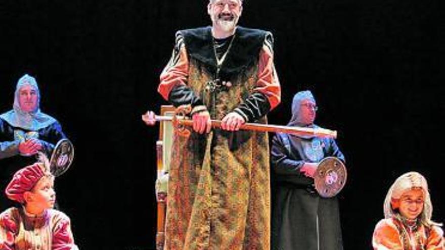 Coronación del Rey Aurelio en los actos del «Alcuentru medieval».