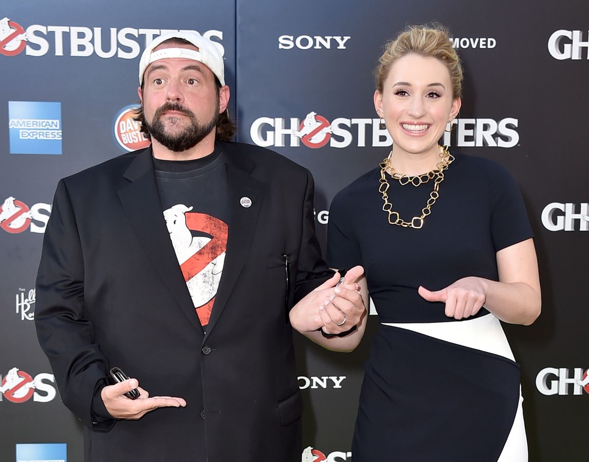 Kevin Smith sale en defensa de su hija, Harley Quinn Smith