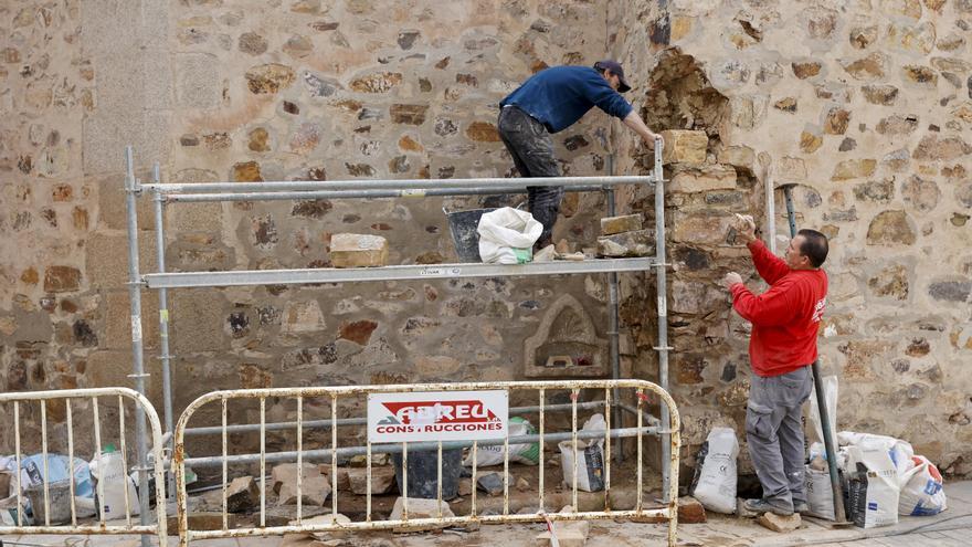 La ermita de la Soledad recupera su fachada en un arreglo ‘exprés’