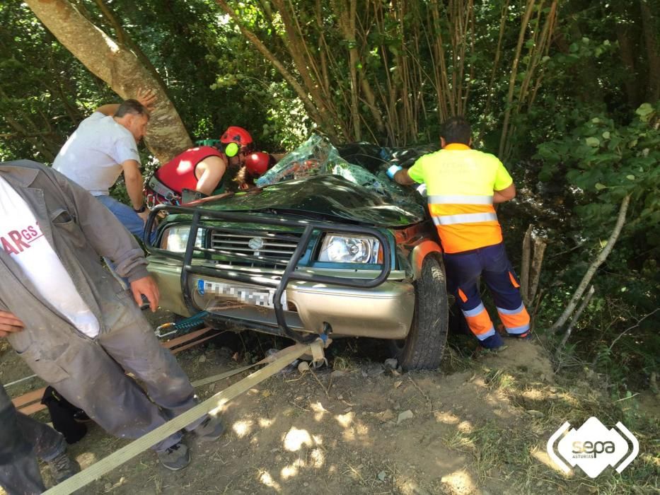 Dos heridos en un accidente en Cangas del Narcea