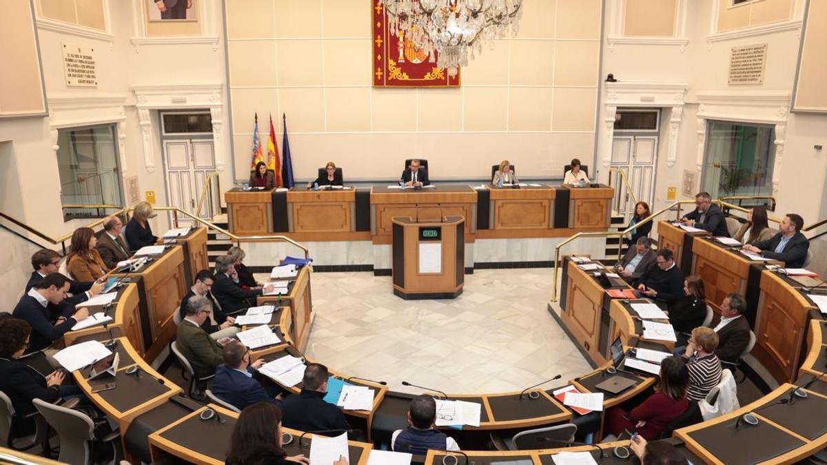 Un instante del pleno de marzo celebrado este miércoles en la Diputación de Alicante