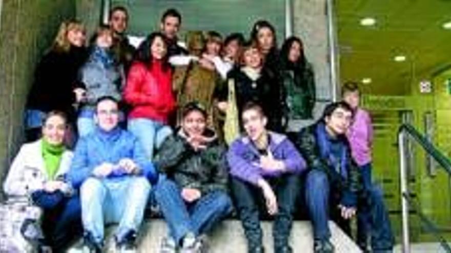 Alumnos conocen el PERIODICO