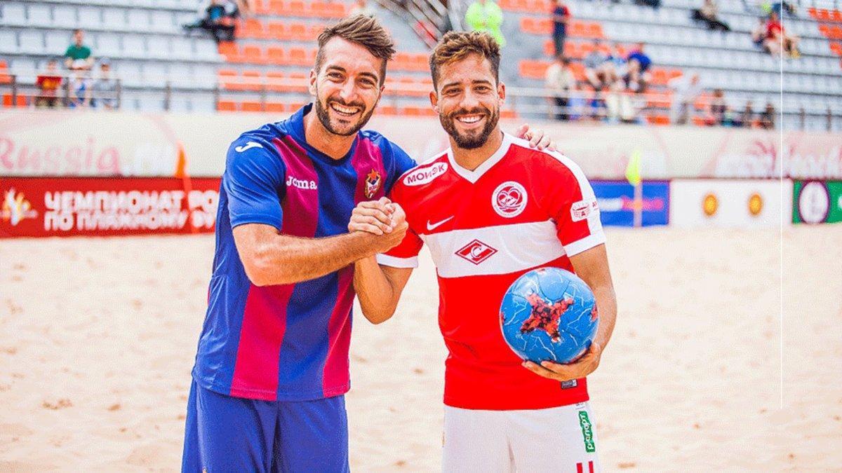 Llorenç Gómez con la camiseta del CSKA de Moscú y Edu Suárez con la de la Spartak