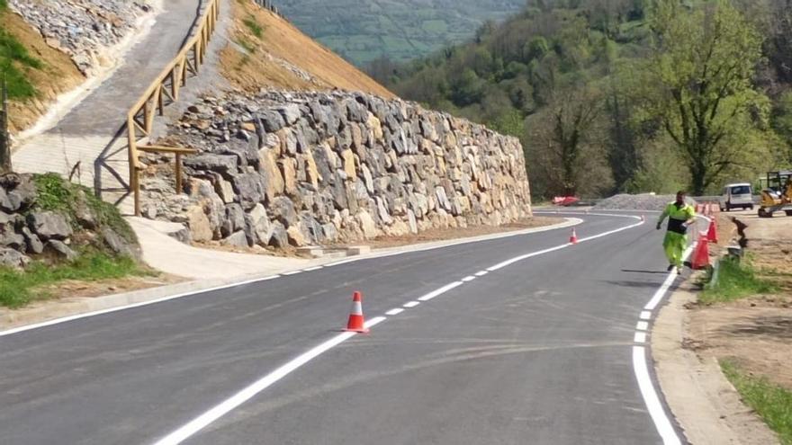 Somiedo y Teverga mejor conectadas gracias a la reforma integral de la carretera del puerto de San Lorenzo, con 1,4 millones de inversión