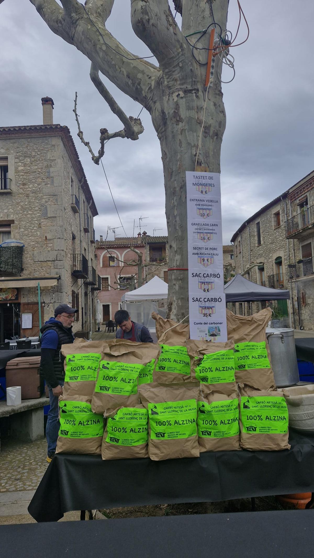 El bon temps i la dansa acompanyen la 25a Fira del Carbó de Sant Llorenç de la Muga
