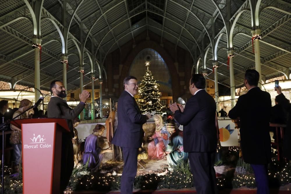 Primer día del árbol de Navidad, pista de patinaje sobre hielo y el tiovivo del ayuntamiento