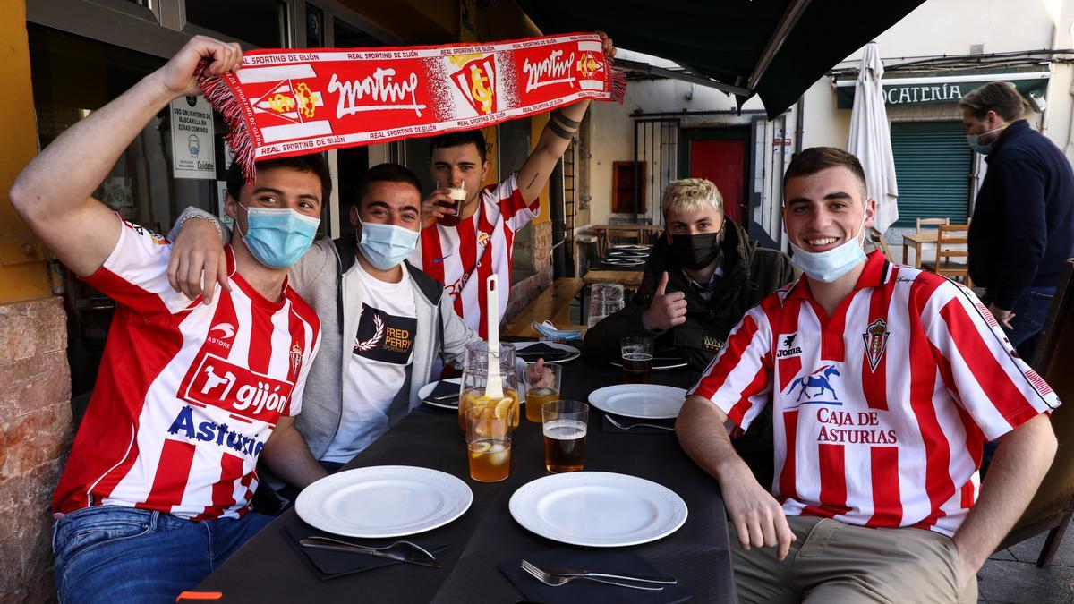 Ambiente de derbi en Gijón