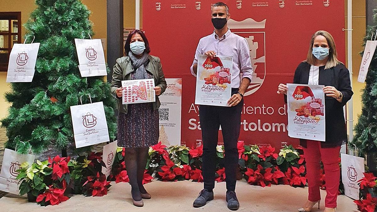 Pie de Alexis Tejera, Carmen Guadalupe y Alma María González, ayer, en la presentación.