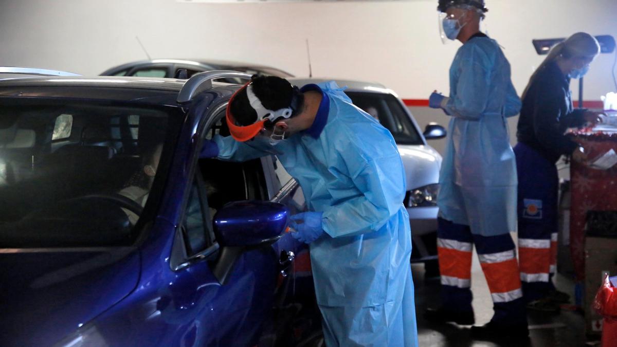 Pruebas en el autocovid del centro Castilla del Pino en Córdoba.