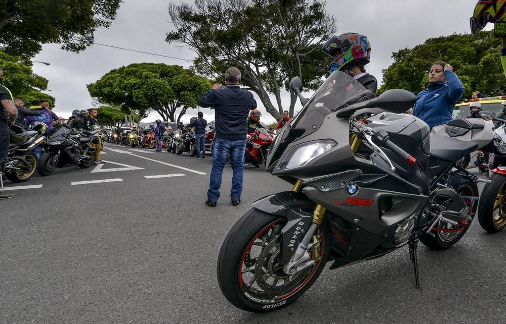 Homenaje de los moteros fallecidos en el accidente de Mogán