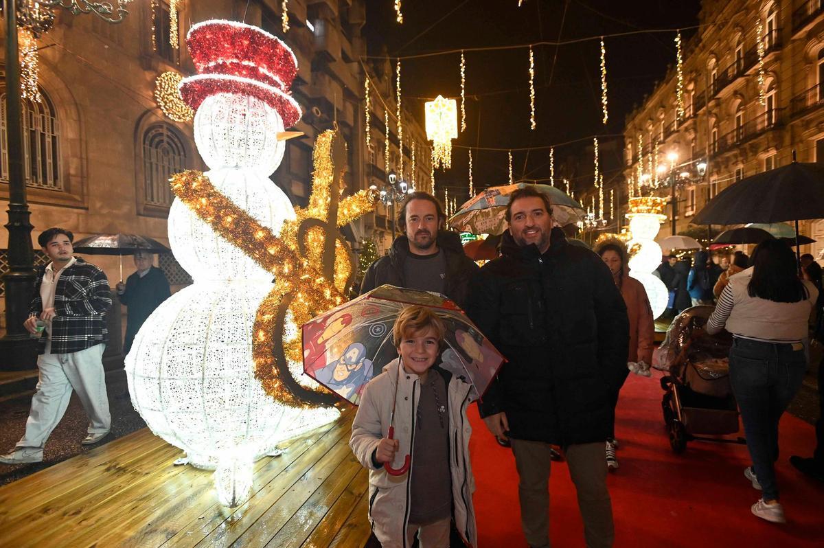 Vigo enciende la Navidad más grande de su historia ante miles de personas