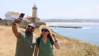 El faro de San Juan, en Avilés, un balcón privilegiado a la ría