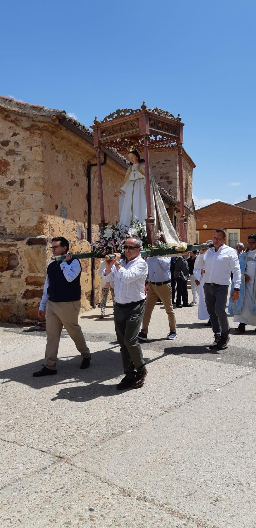 GALERÍA | Así celebra Manganeses de la Lampreana su "Fiesta de las Flores"