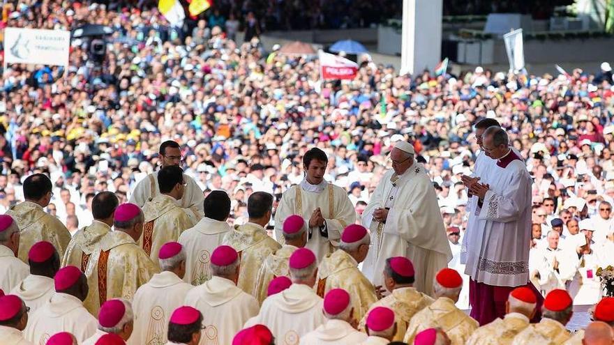 El papa Francisco, ayer en Fátima, durante la canonización de los pastorcillos Francisco y Jacinta.