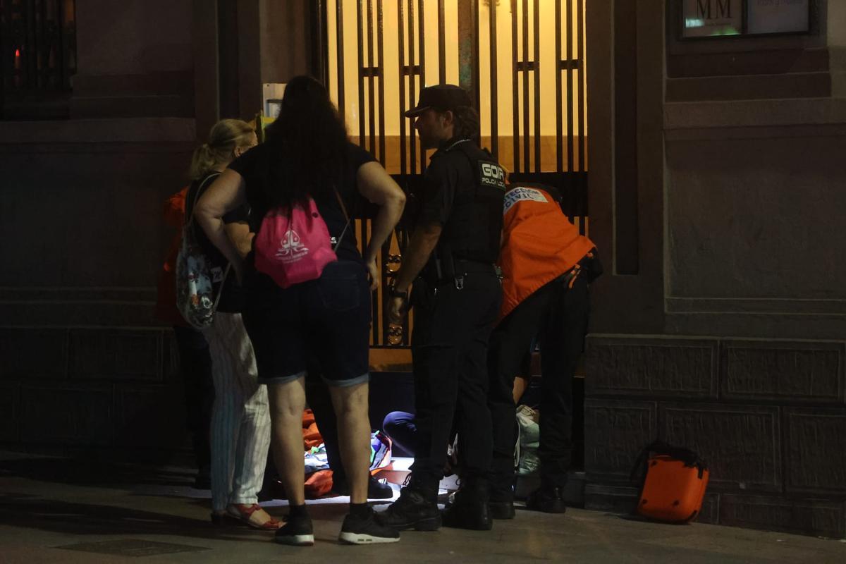 La "Arribada del Foc" congrega a miles de personas para presenciar el espectáculo piromusical