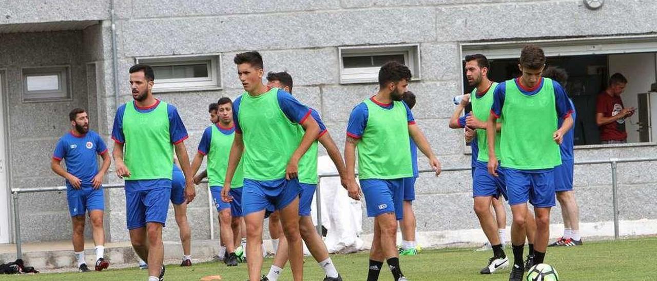 Los jugadores de la Unión Deportiva Ourense, en un entrenamiento. // Iñaki Osorio