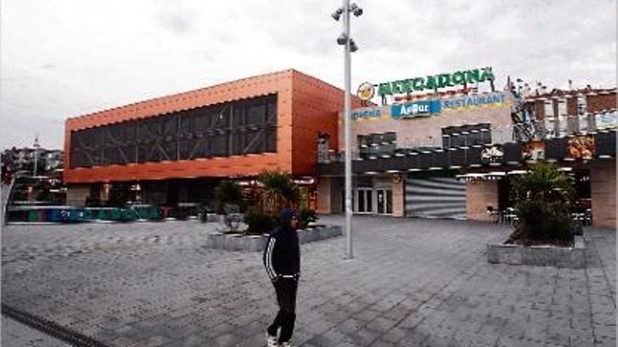 El centre comercial de l&#039;antiga plaça de braus de Lloret, en una imatge recent.