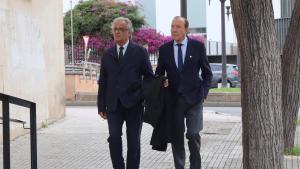 El arquitecto Jorge Batesteza en la entrada de la Audiencia de Tarragona, en una imagen de archivo.