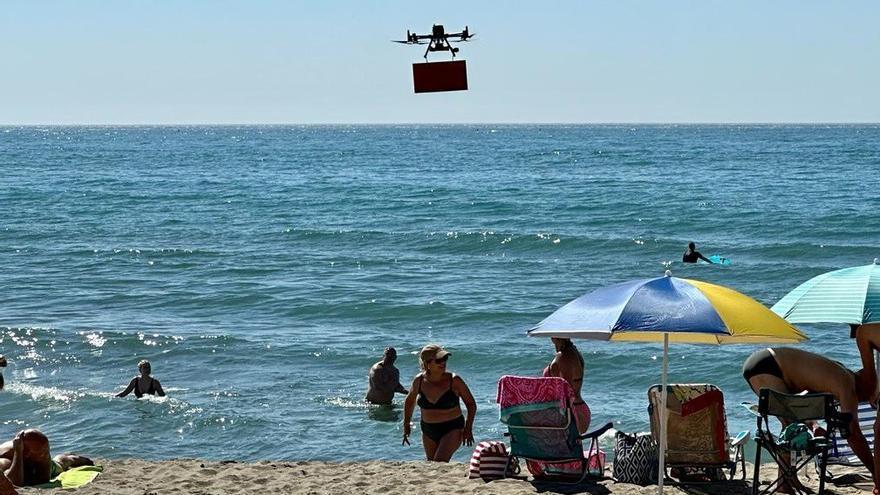 Dron en una playa de Fuengirola.