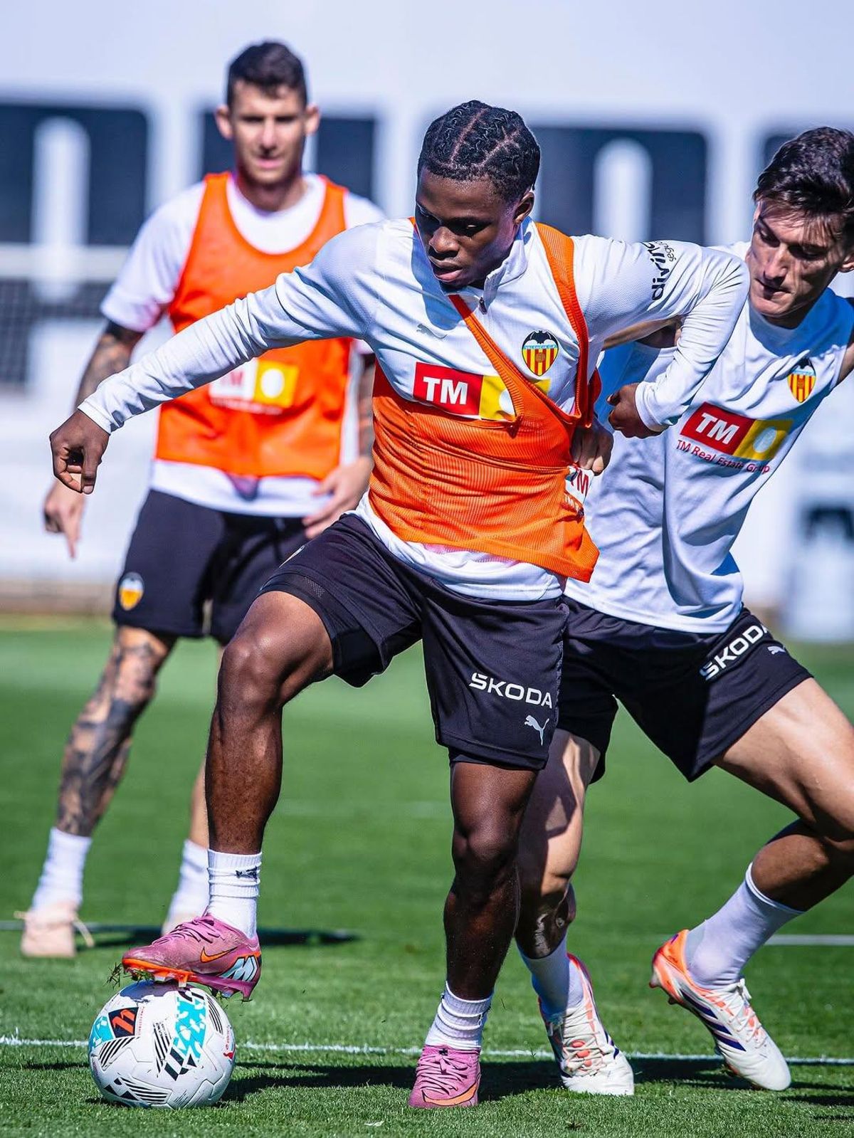 Ramazani y Pepelu pugnan en el entrenamiento de este martes