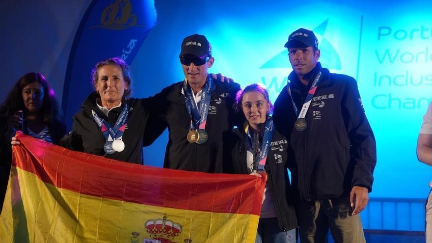La invidente Carmen López, la reina del surf de Salinas, también hace historia en vela: "Los límites lo pones tú"