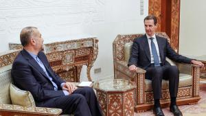 El ministro de Exteriores de Irán, Hossein Amir-Abdollahia. con Bachar al Asad, en Damasco.