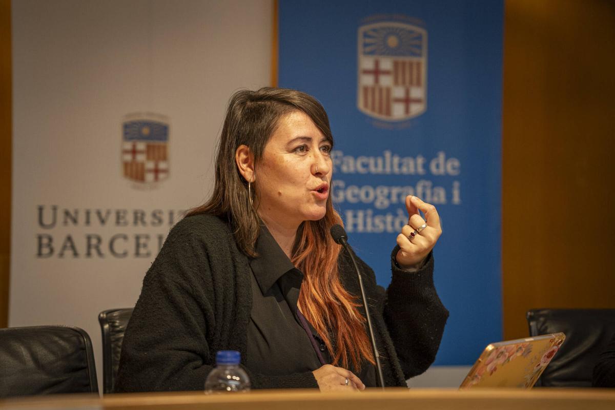 Barcelona. 21 de noviembre del 2025. Congreso sobre feminismo y psicología. SanaMente es el medio invitado, fotos de la mesa rendonda y de los ponentes en la Universidad de Barcelona de geografía e história. Fotos de Sandra Roman
