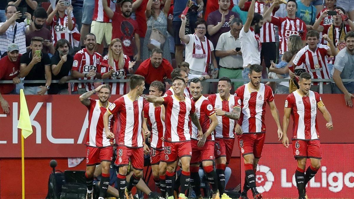 Los jugadores del Girona celebran el primer gol del equipo en Primera División.