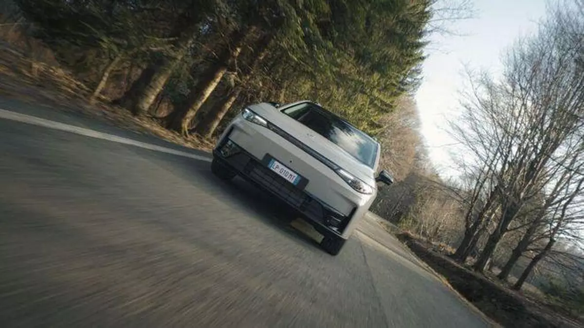 Leapmotor mejora su buque insignia, ahora con tracción total y una carga más rápida