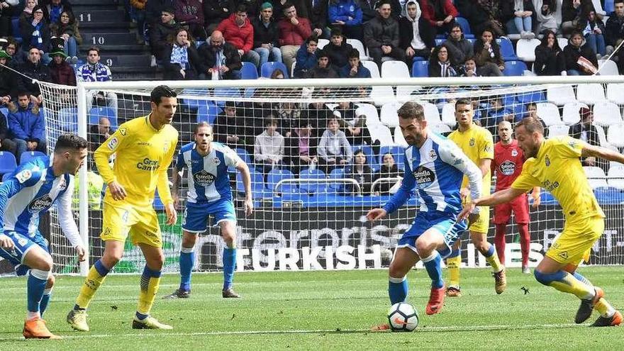 Los recién descendidos Deportivo y Las Palmas serán dos de los claros candidatos al ascenso la próxima temporada.