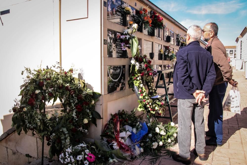 Las cenizas del cantante han sido depositadas junto a los restos de sus padres en un columbario del cementerio municipal