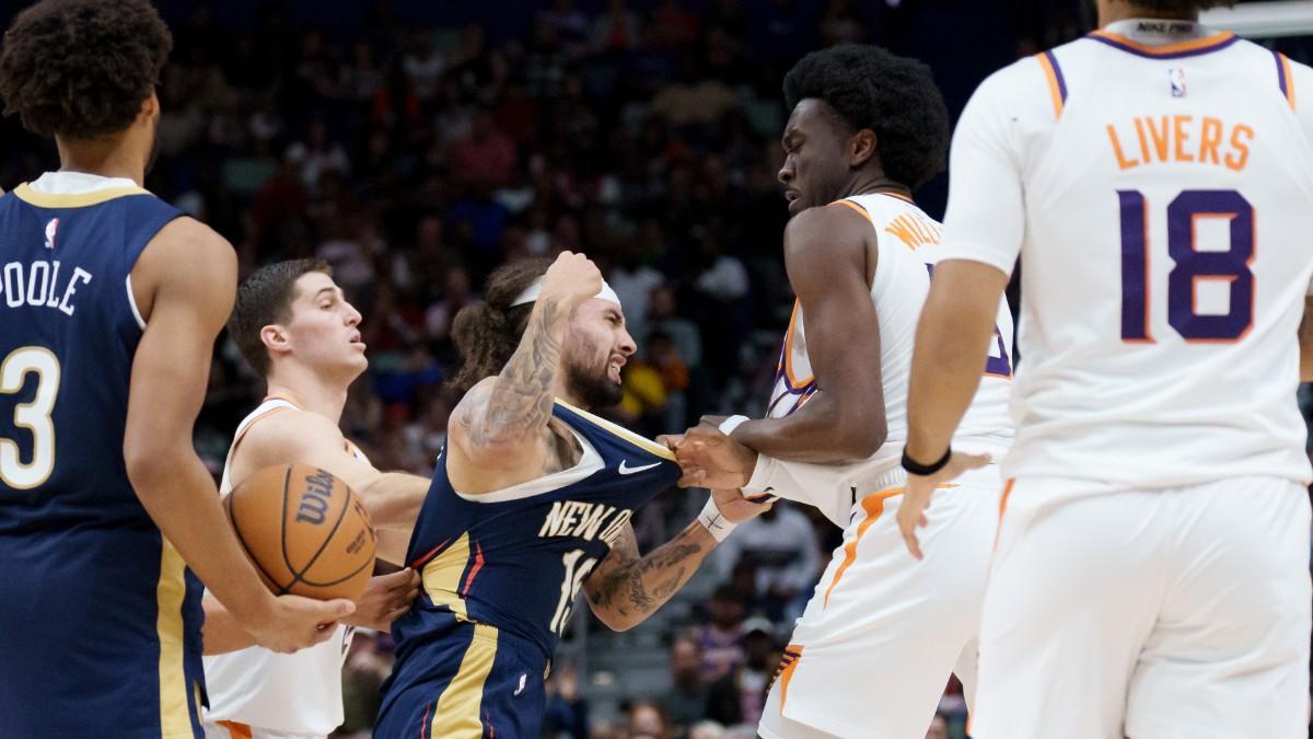 Jose Alvarado y Mark Williams se enzarzaron a puñetazos durante el partido