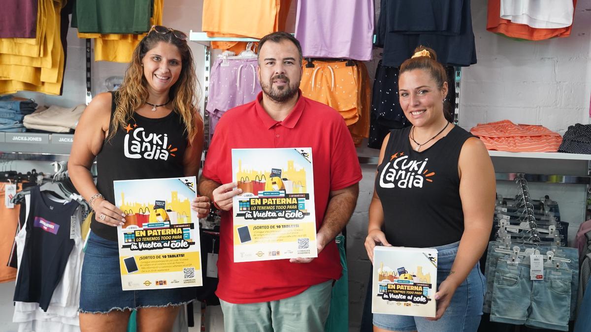 El concejal de Comercio y Samrt City Lucas Jodar presenta la primera campaña 'Vuelta al cole' en Paterna.