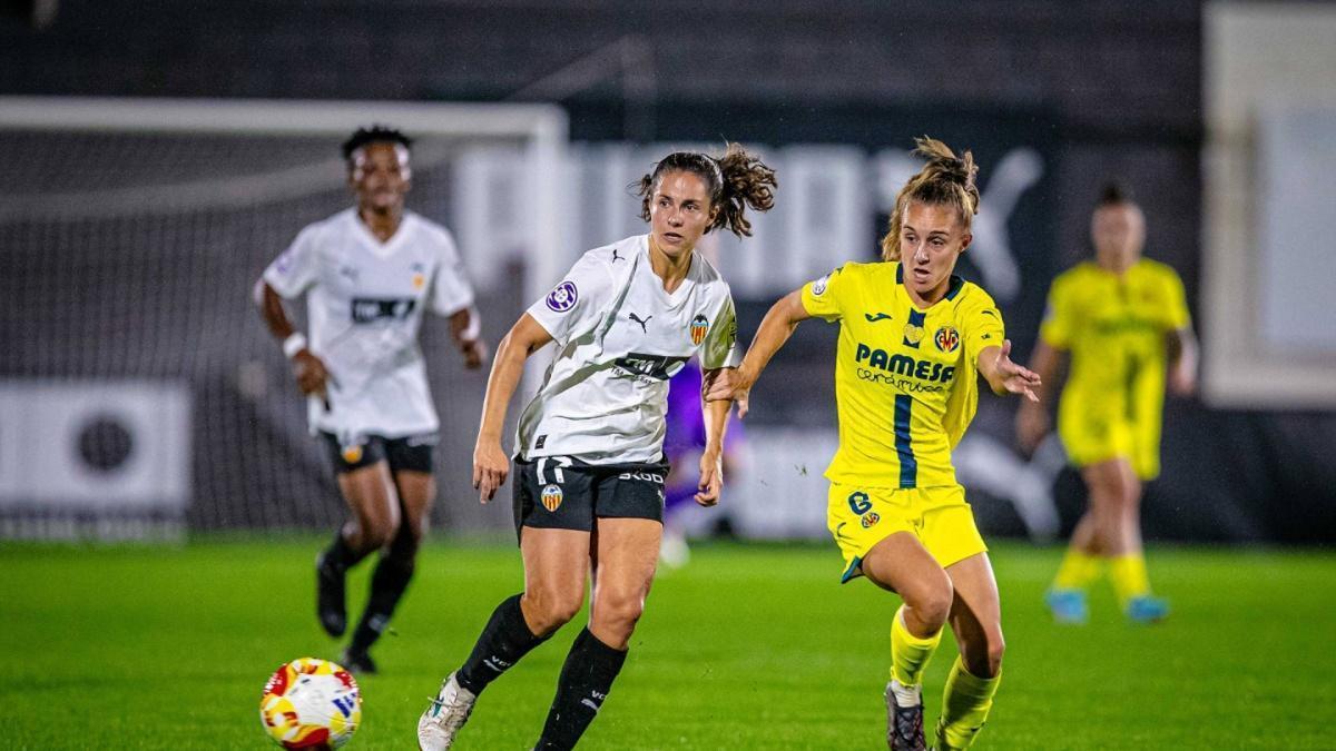 Partido disputado entre el Valencia Femenino y el Villarreal Femenino la temporada pasada en el Antonio Puchades