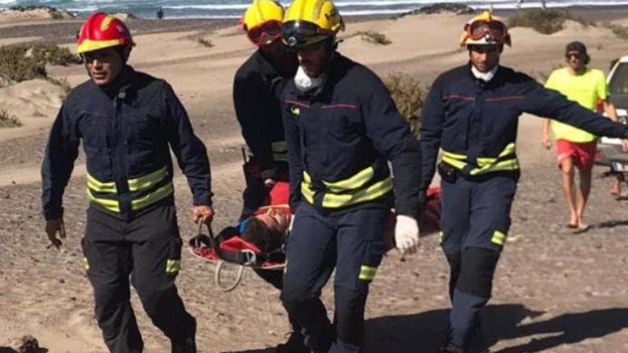 Herido un kitesurfista tras sufrir una caída en Famara