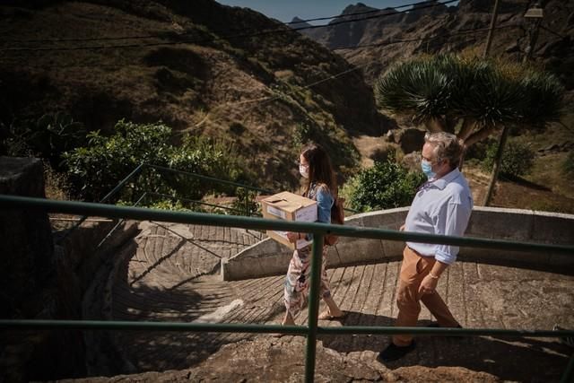 Recorrido con farmacéuticos por varios caseríos de Anaga, donde reparten medicamentos y atienden a personas en lugares aislados o con problemas para desplazarse  | 05/08/2020 | Fotógrafo: Andrés Gutiérrez Taberne