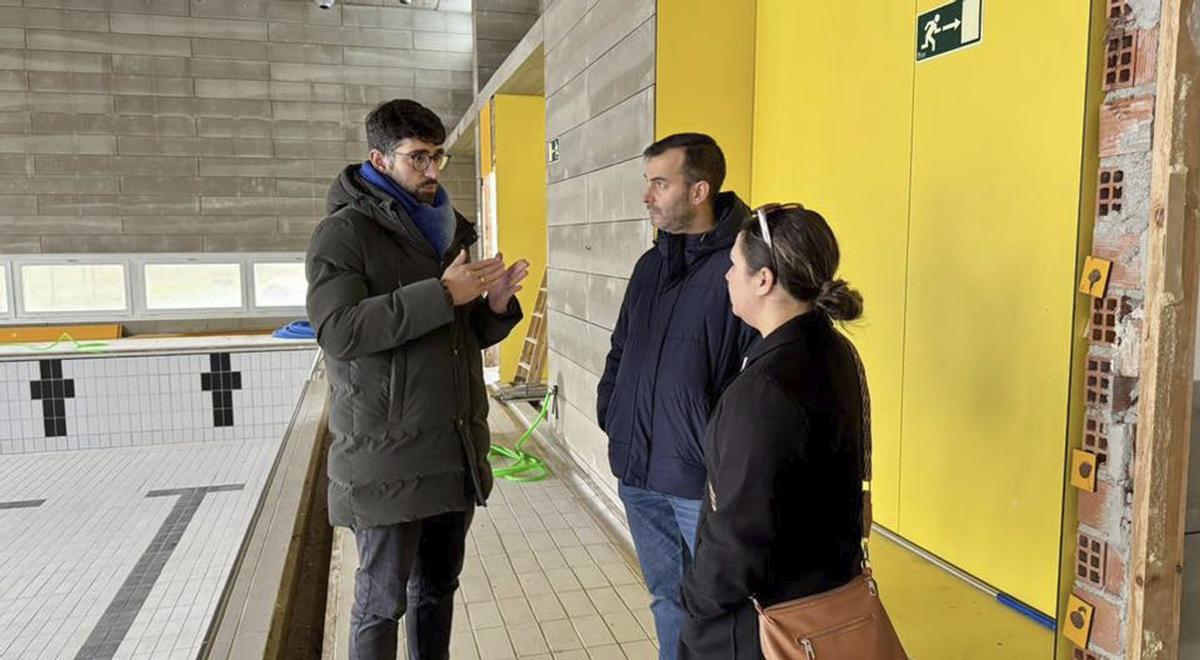 Visita a las obras de la piscina cubierta de Campillos.