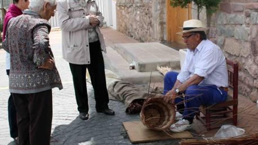 Almedíjar recupera los oficios tradicionales en su feria