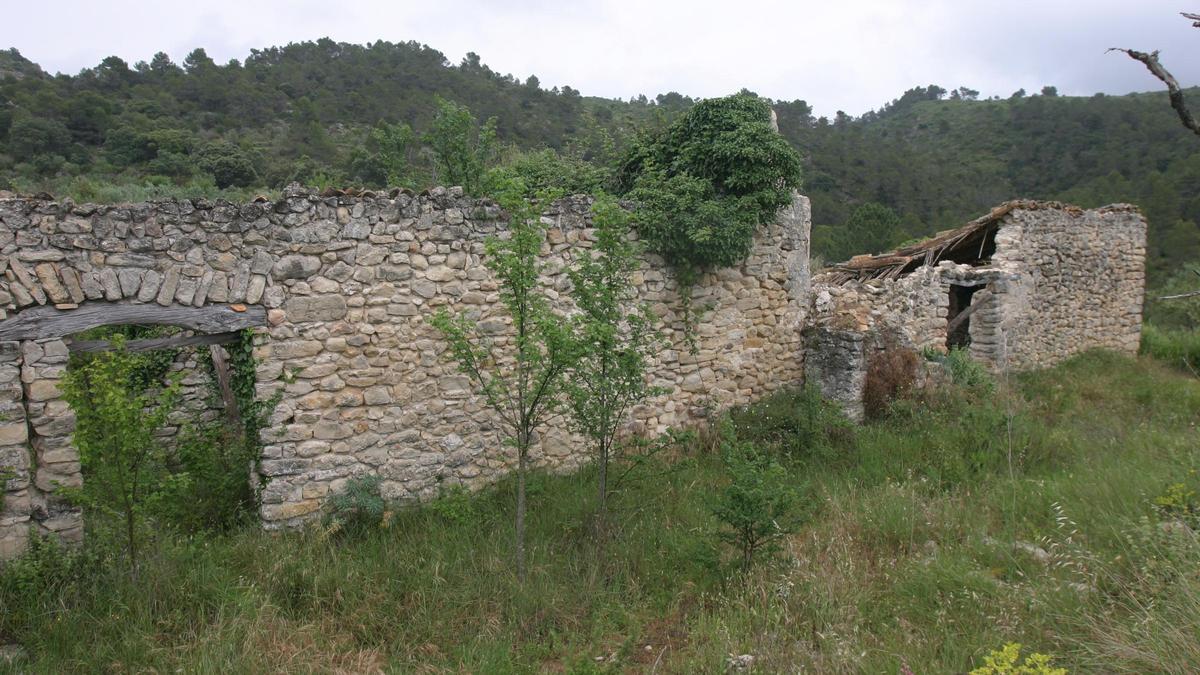 Fachadas del despoblado de Els Benialins, en la Vall d'Alcalà