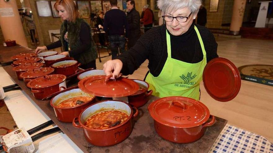 Las cocineras Fidi Ferrer y Pili Pérez, en la anterior edición del concurso.