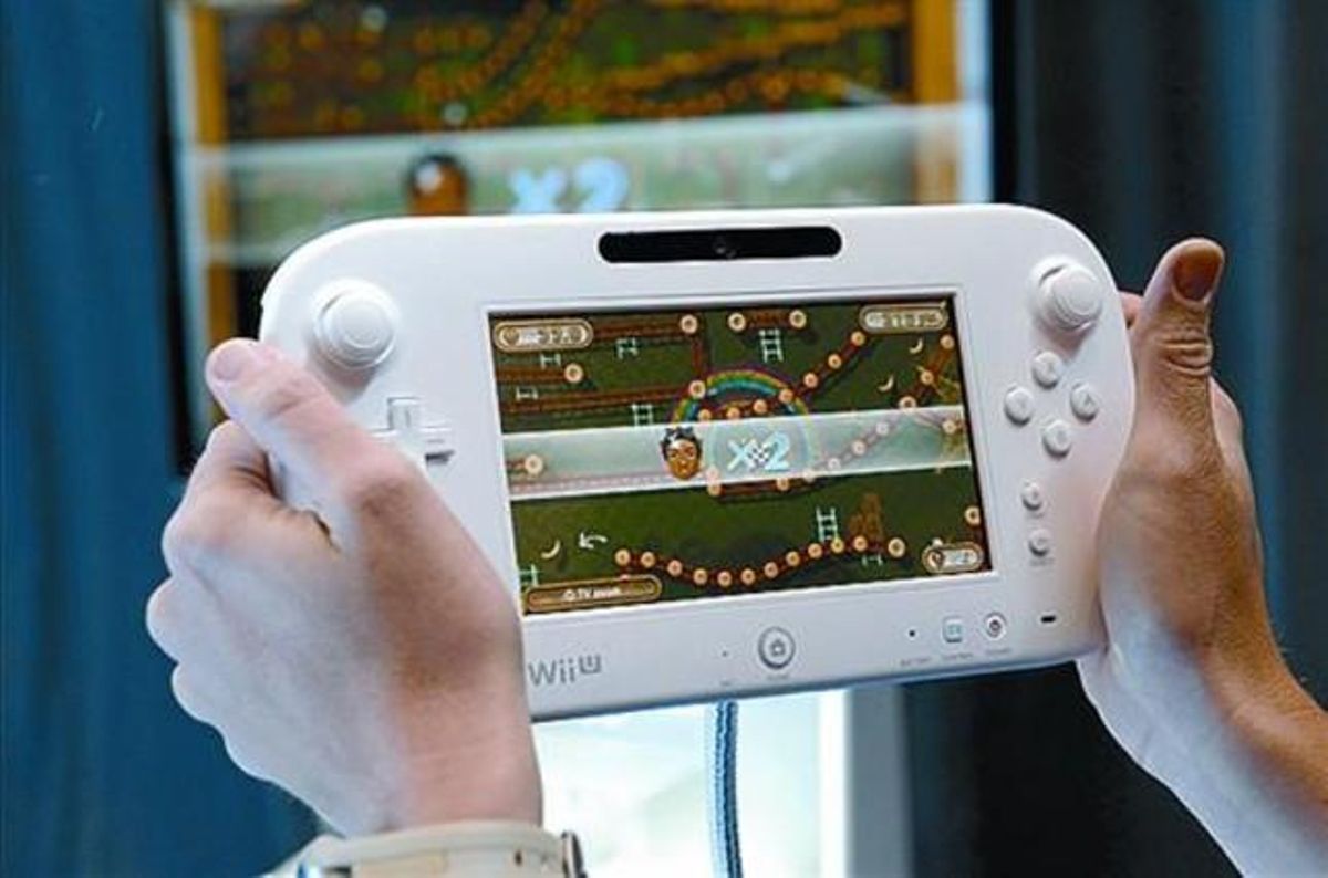 A jugar 8 El GamePad, el nou comandament de la Wii U. A jugar 8 El GamePad, el nou comandament de la Wii U.