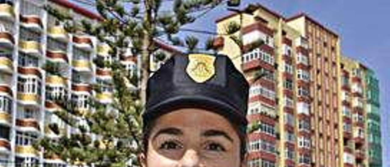Cristina Santana, policía.