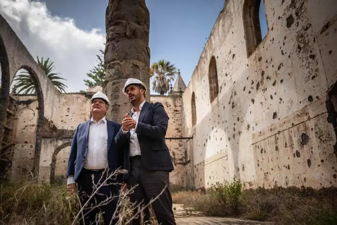 Visita del ministro de Turismo, Jordi Hereu, a las ruinas de la iglesia de San Agustín
