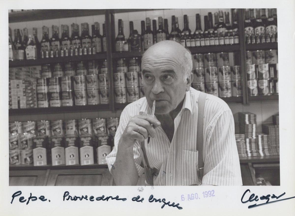 El fundador de Casa Pepe, José María Pérez, en la tienda de Montero Ríos.